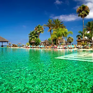 Regency Country Club, Hotell